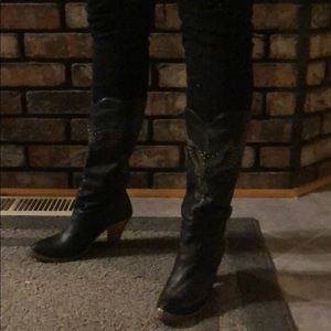 ADORABLE DINGO EAGLE BOOTS SZ 6